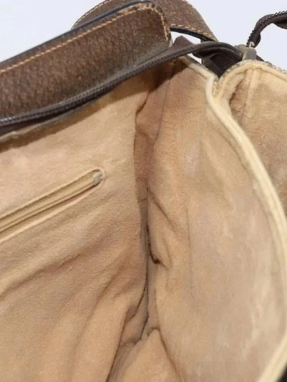 Gucci brand	gucci color	beige